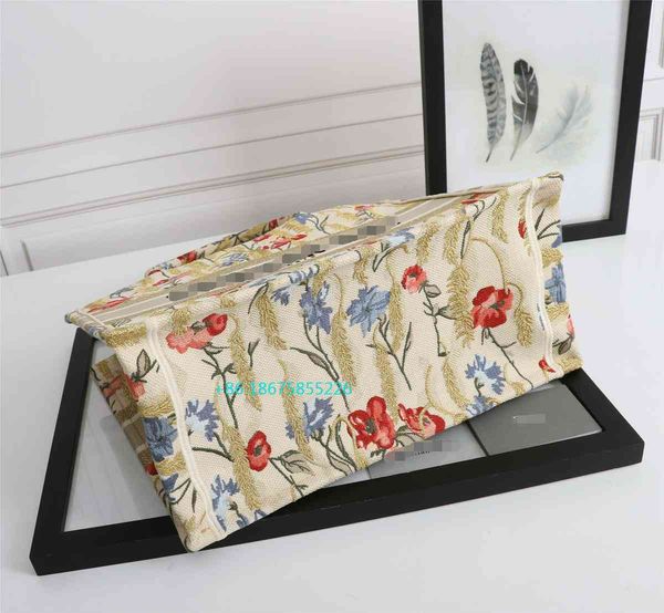 design h 2021 the new shopping with tassel tote bag embroidered theme pattern is small and exquisite. this portable
design h 2021 the new shopping with tassel tote bag embroidered theme pattern is small and exquisite. this portable
