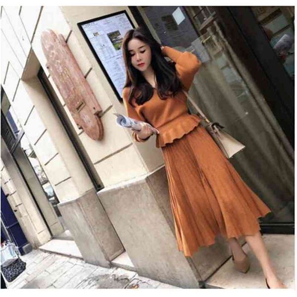 autumn winter arrival runway ruffled v-neck women sweater two piece set +elastic waist pleated skirt 210514, White
autumn winter arrival runway ruffled v-neck women sweater two piece set +elastic waist pleated skirt 210514, White