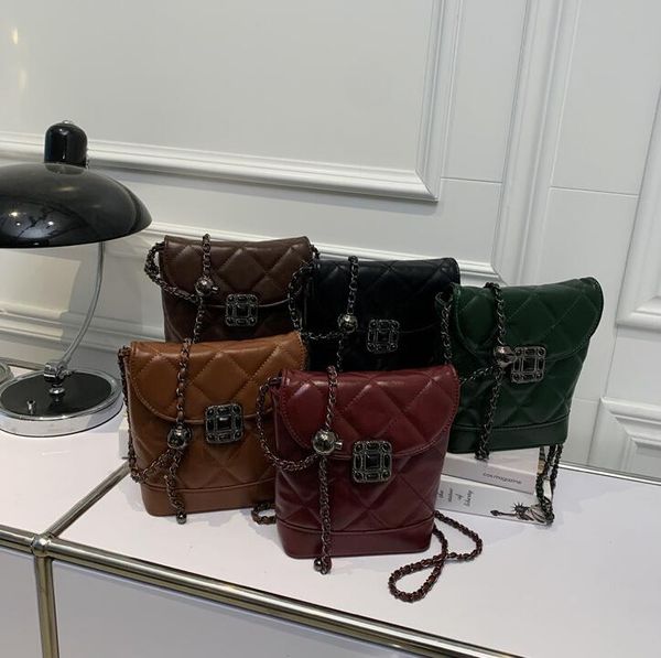 factory wholesale womens handbags retro leather bucket bags street personality diamond chain bag simple joker solid color thread women handb
factory wholesale womens handbags retro leather bucket bags street personality diamond chain bag simple joker solid color thread women handb