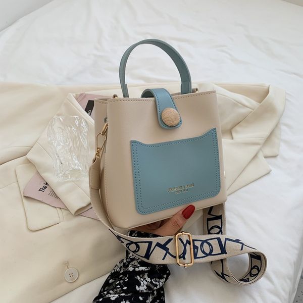 small 2020 new messenger fashion 2021 summer hand single shoulder broadband women's bag
small 2020 new messenger fashion 2021 summer hand single shoulder broadband women's bag