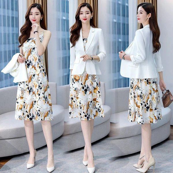women's fur & faux dress suit 2021 spring and autumn korean fashion slim two piece floral suspender skirt, Black
women's fur & faux dress suit 2021 spring and autumn korean fashion slim two piece floral suspender skirt, Black