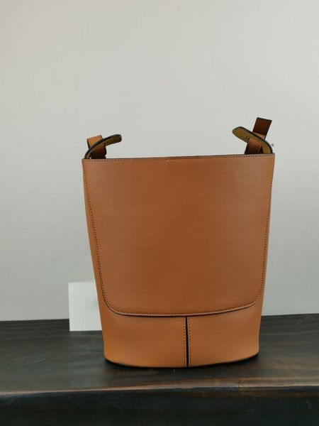 evening bags luxurious and exquisite designer khaki leather shoulder bag, casual bucket fashionable versatile
evening bags luxurious and exquisite designer khaki leather shoulder bag, casual bucket fashionable versatile