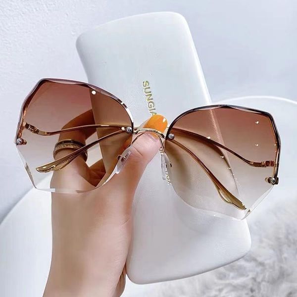 sunglasses fashion brand design vintage rimless women men retro cutting lens metal curved temples gradient sun glasses female, White;black
sunglasses fashion brand design vintage rimless women men retro cutting lens metal curved temples gradient sun glasses female, White;black