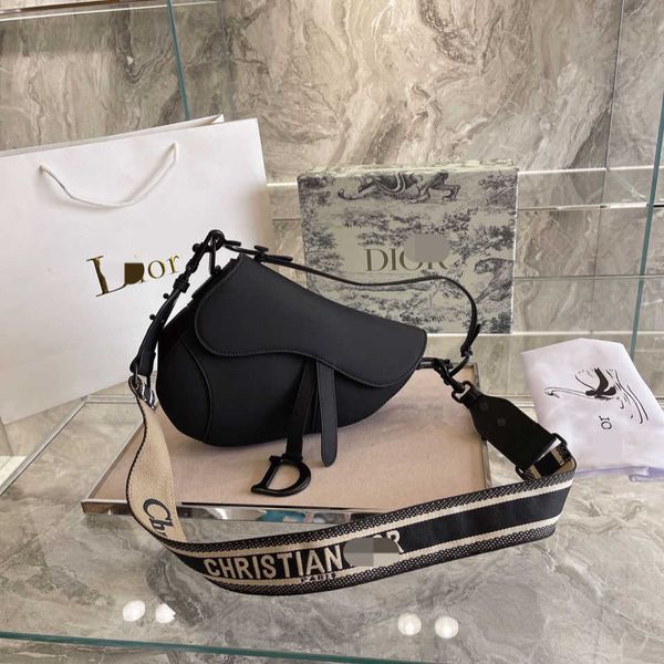 2021 new saddle bag, original embroidered shoulder strap, black leather shoulder bag, handbag women luxurys designers ysj
2021 new saddle bag, original embroidered shoulder strap, black leather shoulder bag, handbag women luxurys designers ysj