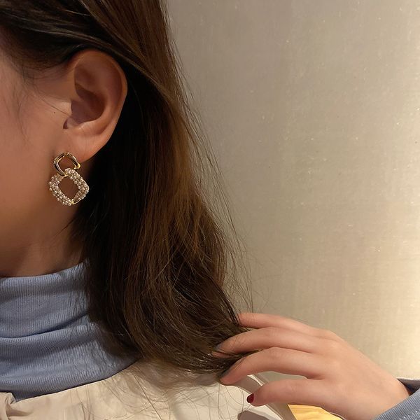 925 silver needle geometric diamond inlaid pearl exaggerated design personalized fashion hollow earrings
925 silver needle geometric diamond inlaid pearl exaggerated design personalized fashion hollow earrings