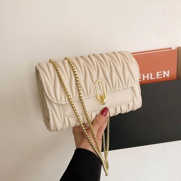 summer ladies bags rhombic chain texture simple and atmospheric one-shoulder messenger bag
summer ladies bags rhombic chain texture simple and atmospheric one-shoulder messenger bag