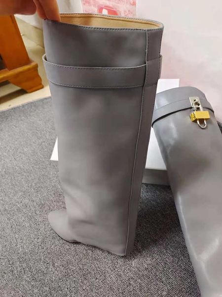 classic lock fashion women knee high boots cow leather platform winter shoes woman high heel 9.5cm warm fur high long boots big size: 35-41, Black
classic lock fashion women knee high boots cow leather platform winter shoes woman high heel 9.5cm warm fur high long boots big size: 35-41, Black
