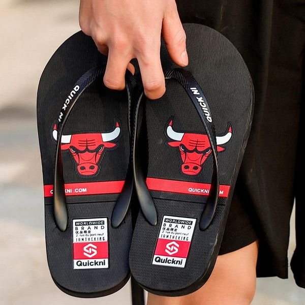 slippers 2021 autumn men's wild bull solid color graffiti flip-flops summer breathable sandals non-slip bathroom, Black
slippers 2021 autumn men's wild bull solid color graffiti flip-flops summer breathable sandals non-slip bathroom, Black
