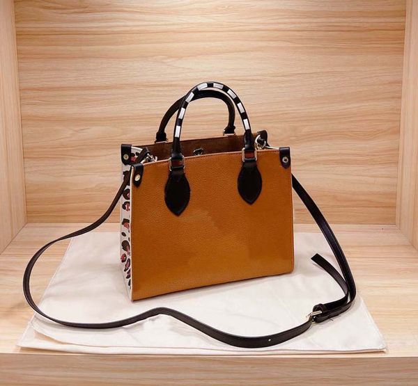 2021 luxury designer bag shoulder brown bag classic handbag tote bag flower original lady dust wallet large shopping korean exw
2021 luxury designer bag shoulder brown bag classic handbag tote bag flower original lady dust wallet large shopping korean exw