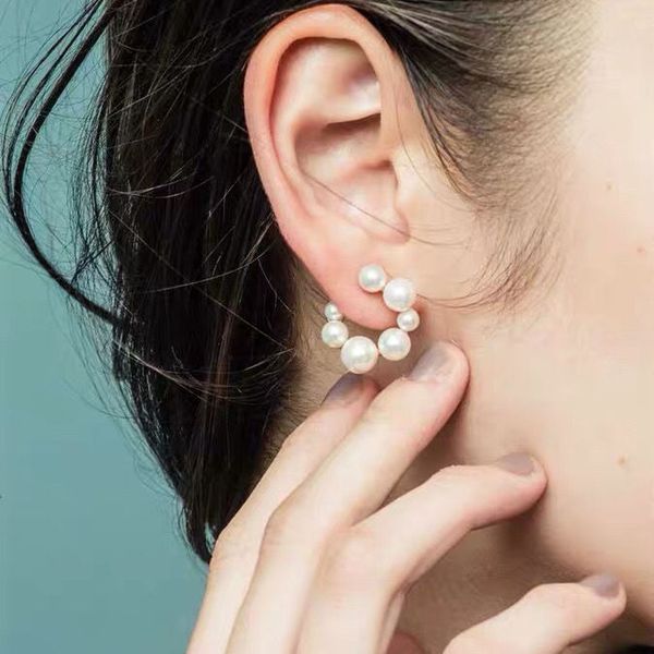 selene's french elegant retro pearl circles ce rotate and bend the ladies earrings luxurys designers jewelry, Golden;silver
selene's french elegant retro pearl circles ce rotate and bend the ladies earrings luxurys designers jewelry, Golden;silver