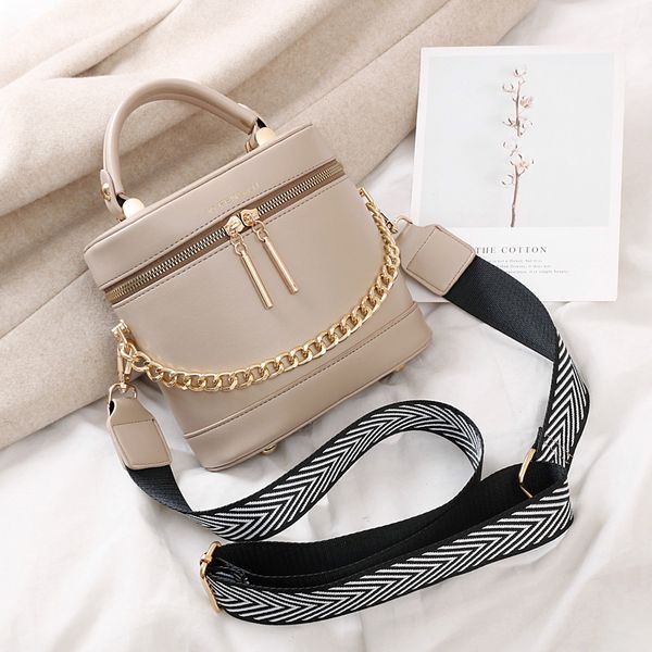 2021 small box women purse bucket bag for girls luxury designer shoulder crossbody bags messenger chain handbag
2021 small box women purse bucket bag for girls luxury designer shoulder crossbody bags messenger chain handbag