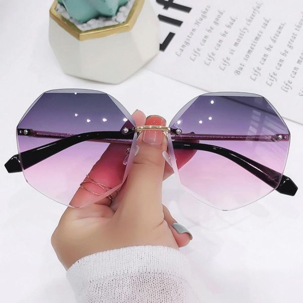 sunglasses 2021 rimless polygonal women's night vision glasses fashion trend hiking alloy classic designer shades uv400 eyewear, White;black
sunglasses 2021 rimless polygonal women's night vision glasses fashion trend hiking alloy classic designer shades uv400 eyewear, White;black