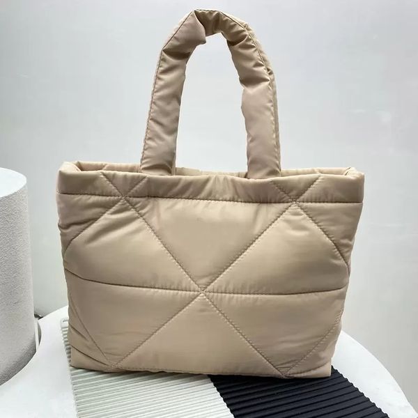 winter women shopping bags luxury warm handbags purses fashion lady shoulder bag medium size casual totes purses triangle pattern autumn hig
winter women shopping bags luxury warm handbags purses fashion lady shoulder bag medium size casual totes purses triangle pattern autumn hig