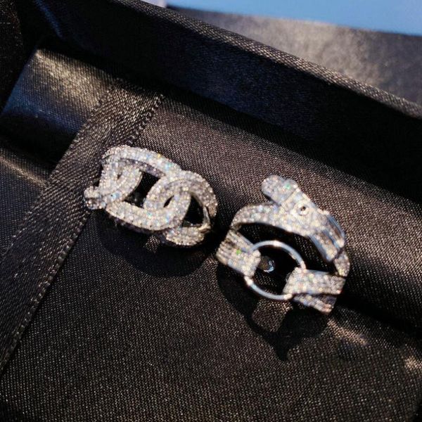 cluster rings creative bling zircon wedding band ring for women luxury 925 silver color unique belt shape party hand accessories, Golden;silver
cluster rings creative bling zircon wedding band ring for women luxury 925 silver color unique belt shape party hand accessories, Golden;silver