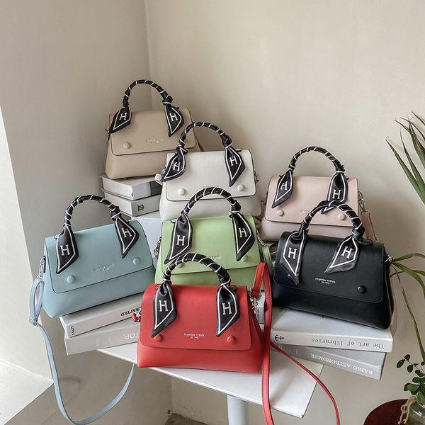 high-quality s bag messenger large capacity portable shoulder commuting women's bag 2021 summer new
high-quality s bag messenger large capacity portable shoulder commuting women's bag 2021 summer new