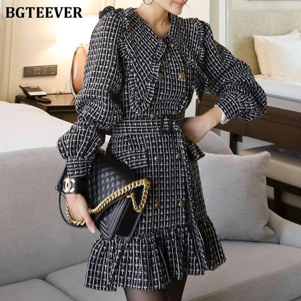vintage double breasted women ruffles package hip mini dress elegant lapel slim wasit belted plaid vestidos femme 2021 casual dresses, Black;gray
vintage double breasted women ruffles package hip mini dress elegant lapel slim wasit belted plaid vestidos femme 2021 casual dresses, Black;gray