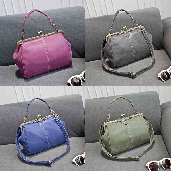 autumn and winter 2021 new women's hand one shoulder slanting frosted wallet british postman bag, Black;red
autumn and winter 2021 new women's hand one shoulder slanting frosted wallet british postman bag, Black;red