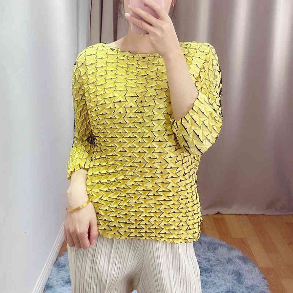 knits stereoscopic fold blooming three quarter fashion o-neck loose and thin t-shirts, White
knits stereoscopic fold blooming three quarter fashion o-neck loose and thin t-shirts, White
