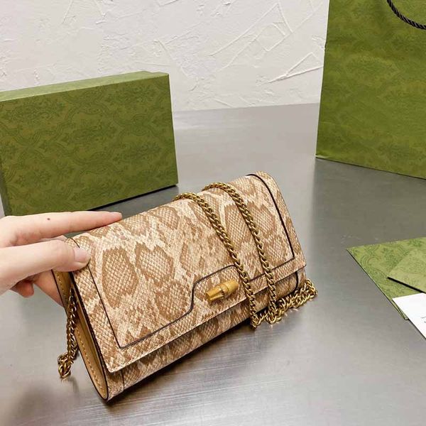 brand luxury designer women bags 2021 shoulder purse silver chain crossbody clutch pochette envelope bag wallet wholesale
brand luxury designer women bags 2021 shoulder purse silver chain crossbody clutch pochette envelope bag wallet wholesale