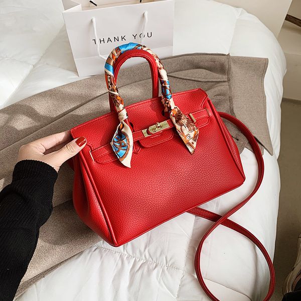 foreign women's 2021 new versatile messenger single shoulder fashion portable wedding bag
foreign women's 2021 new versatile messenger single shoulder fashion portable wedding bag