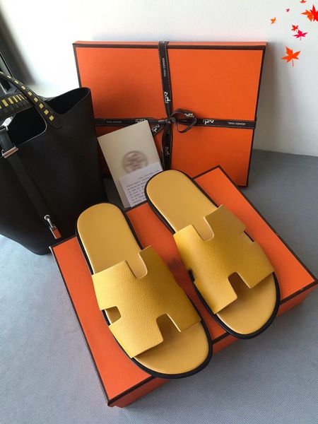 2021 luxuries designer men's slippers sandals men shoes slide summer fashion wide flat flip flops with box size 39-45 -l483, Black
2021 luxuries designer men's slippers sandals men shoes slide summer fashion wide flat flip flops with box size 39-45 -l483, Black