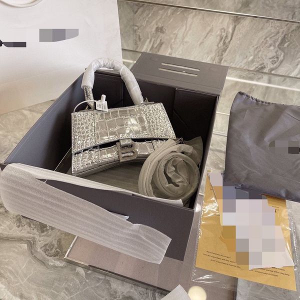 balencaiga luxurys designers bag 2021 new hourglass portable messenger space silver fashion alligator leather bag ysj
balencaiga luxurys designers bag 2021 new hourglass portable messenger space silver fashion alligator leather bag ysj