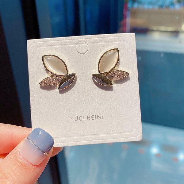 exquisite chic style butterfly earrings gold color cat eye stone cubic zirconia stud for women ladies, Golden;silver
exquisite chic style butterfly earrings gold color cat eye stone cubic zirconia stud for women ladies, Golden;silver