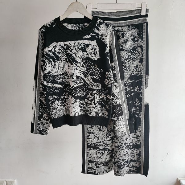 2021 early autumn new animal jacquard round neck long sleeve wool pullover sweater extension pants two-piece set, Gray
2021 early autumn new animal jacquard round neck long sleeve wool pullover sweater extension pants two-piece set, Gray
