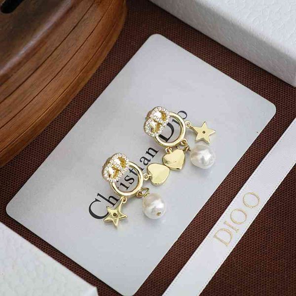 luxury earrings fashion designer jewelry d peach family letter dijia pearl female 2021 heart love star front and back, Red;brown
luxury earrings fashion designer jewelry d peach family letter dijia pearl female 2021 heart love star front and back, Red;brown