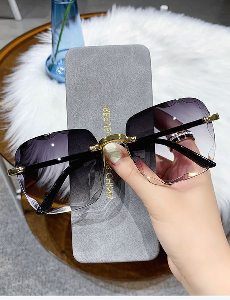 fashion large frame sunglasses personality frameless street shooting sunglasses high-grade, White;black
fashion large frame sunglasses personality frameless street shooting sunglasses high-grade, White;black
