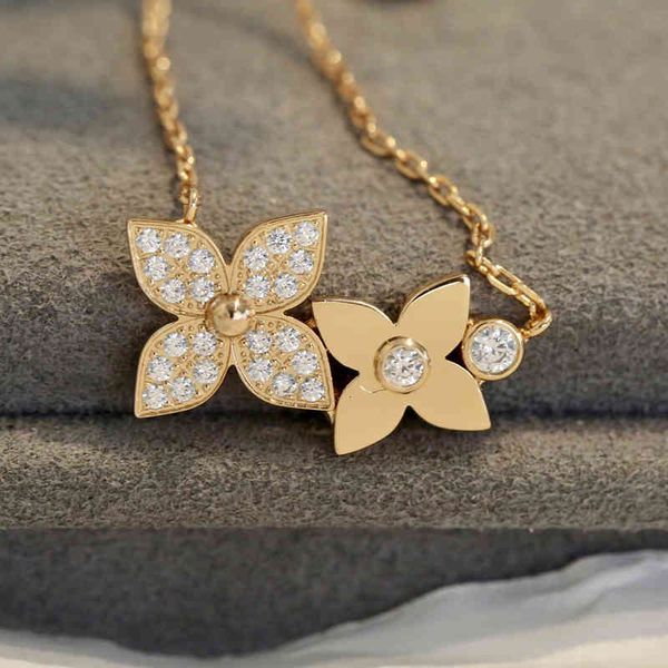 necklace light luxury diamond inlaid clover female ins minority advanced design feeling lucky grass pendant clavicle chain, Silver
necklace light luxury diamond inlaid clover female ins minority advanced design feeling lucky grass pendant clavicle chain, Silver