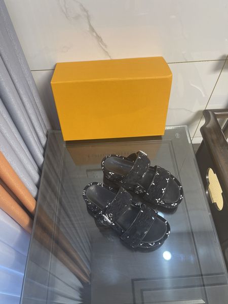 luxury brand designer women's platform perforated sandal slippers made of transparent materials fashionable 0709, Black
luxury brand designer women's platform perforated sandal slippers made of transparent materials fashionable 0709, Black