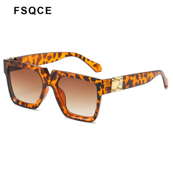 luxury designer sunglasses fsqce 2021 square women big frame glasses with metal decoration fashion ladies sun uv400 0622, White;black
luxury designer sunglasses fsqce 2021 square women big frame glasses with metal decoration fashion ladies sun uv400 0622, White;black