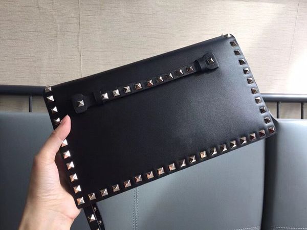 women's clutch bags fashion handbag famous 1318 rivet designer hardware zipper inside and outside leather branch section 28 * 16x5cm
women's clutch bags fashion handbag famous 1318 rivet designer hardware zipper inside and outside leather branch section 28 * 16x5cm