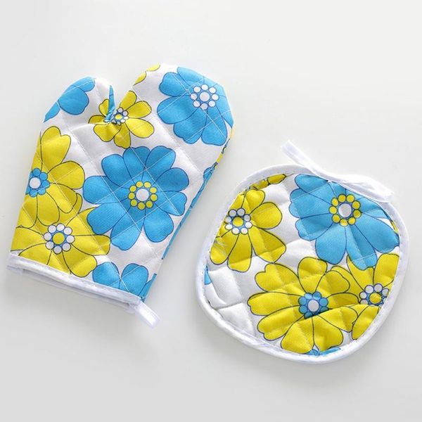 oven mitts 2pcs/set christmas microwave heat insulated pad glove mat xmas kicthen dining bakeware
oven mitts 2pcs/set christmas microwave heat insulated pad glove mat xmas kicthen dining bakeware