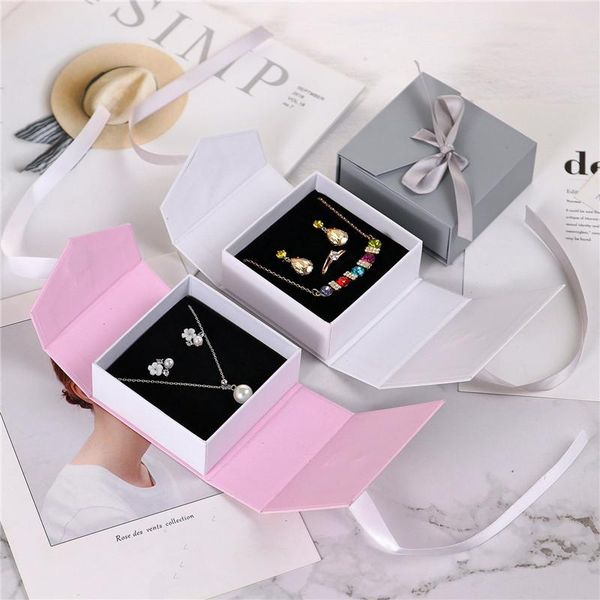 100pcs/lot 8x8.3x3.5cm jewelry box ring flip multi purpose necklace earring boxes magnet gift wrap
100pcs/lot 8x8.3x3.5cm jewelry box ring flip multi purpose necklace earring boxes magnet gift wrap