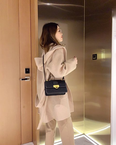 handbag fashionable and versatile embroidered thread small square women's new messenger single shoulder portable canvas bag
handbag fashionable and versatile embroidered thread small square women's new messenger single shoulder portable canvas bag