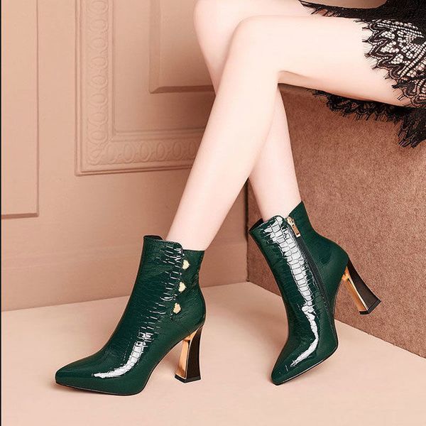 2022 women shoes boots side zipper comfortable mid heel ankle boots fashion warm winter shoes women boots, Black
2022 women shoes boots side zipper comfortable mid heel ankle boots fashion warm winter shoes women boots, Black