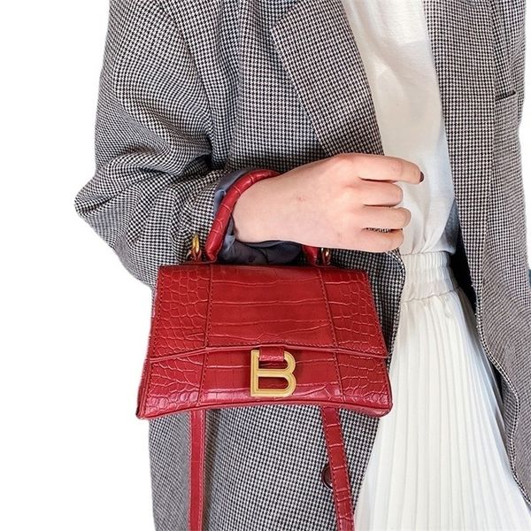outlet sale 80% off net red hourglass bag crocodile pattern personalized lock hand single shoulder messenger bag crescent 00u4
outlet sale 80% off net red hourglass bag crocodile pattern personalized lock hand single shoulder messenger bag crescent 00u4