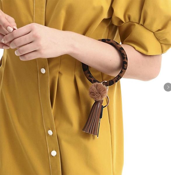 keychains bohemia pu leather tassel wristlet keychain bangle for women leopard snake large circle keyring pompom bracelet uken, Silver
keychains bohemia pu leather tassel wristlet keychain bangle for women leopard snake large circle keyring pompom bracelet uken, Silver