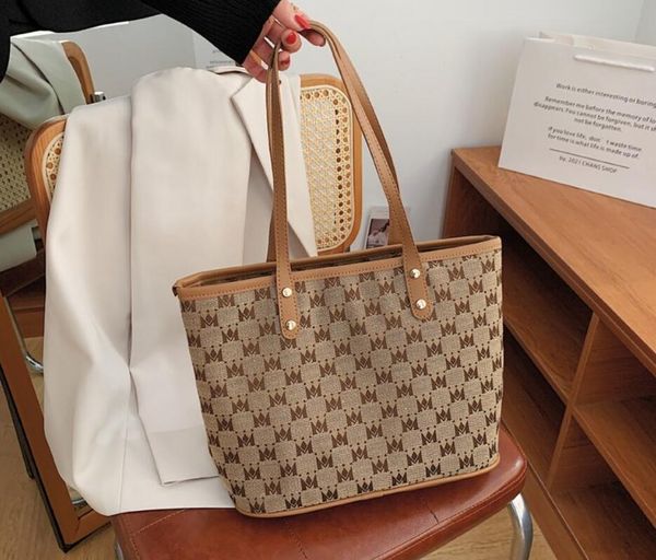 evening bags large capacity high-grade jacquard single shoulder tote bag women's autumn and winter 2021 fashion messenger
evening bags large capacity high-grade jacquard single shoulder tote bag women's autumn and winter 2021 fashion messenger