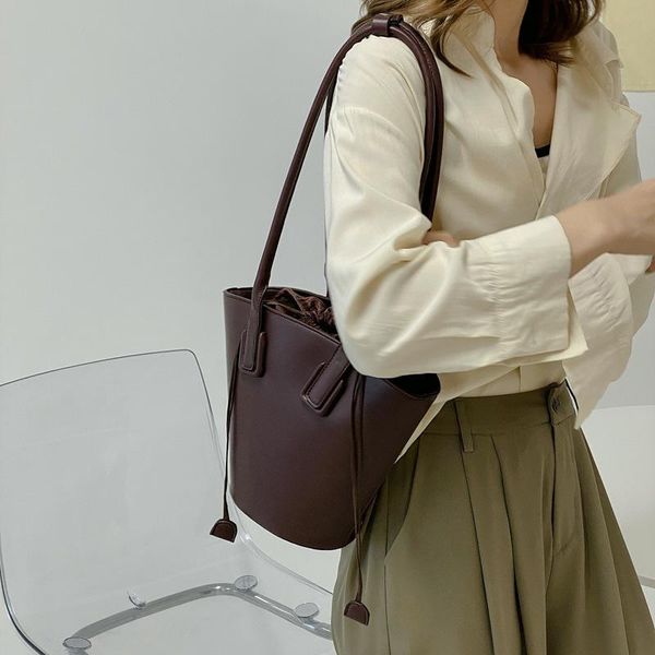 evening bags french minority retro small women's 2021 autumn fashion portable bucket bag all-match simple shoulder underarm
evening bags french minority retro small women's 2021 autumn fashion portable bucket bag all-match simple shoulder underarm