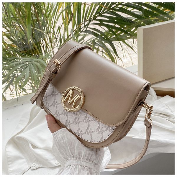 foreign style texture armpit letter single shoulder messenger saddle 2021 new trend simple and fashionable women's bag
foreign style texture armpit letter single shoulder messenger saddle 2021 new trend simple and fashionable women's bag