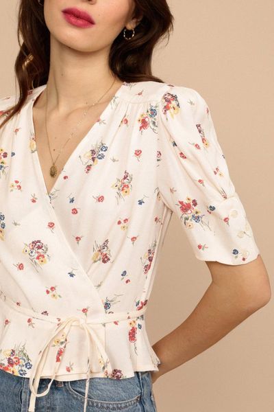 women's blouses & shirts 2021 spring and summer style ladies print with laces on the waist, White
women's blouses & shirts 2021 spring and summer style ladies print with laces on the waist, White