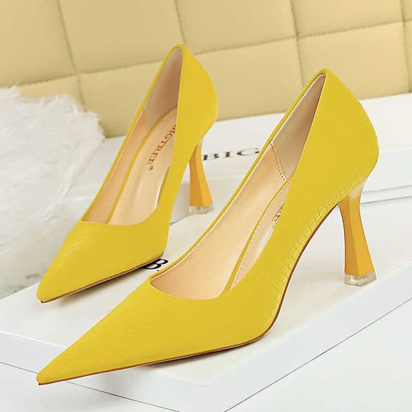 famous brand 2022 autumn elegant women apricot leather pumps yellow pointed toe white thin high heels ladies paty plus size shoes designer c, Black
famous brand 2022 autumn elegant women apricot leather pumps yellow pointed toe white thin high heels ladies paty plus size shoes designer c, Black
