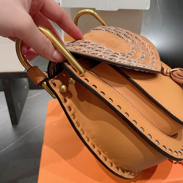 2022 autumn and winter retro ladies suede shoulder bag wild imitation designer handbags cowhide large capacity 24cm fashionable
2022 autumn and winter retro ladies suede shoulder bag wild imitation designer handbags cowhide large capacity 24cm fashionable