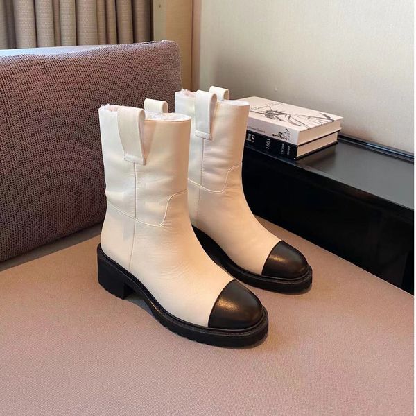 2022 winter fashion luxury short boots designer womens shoes snow cowhide thick-soled non-slip knight riding 35-42 size with box, Black
2022 winter fashion luxury short boots designer womens shoes snow cowhide thick-soled non-slip knight riding 35-42 size with box, Black