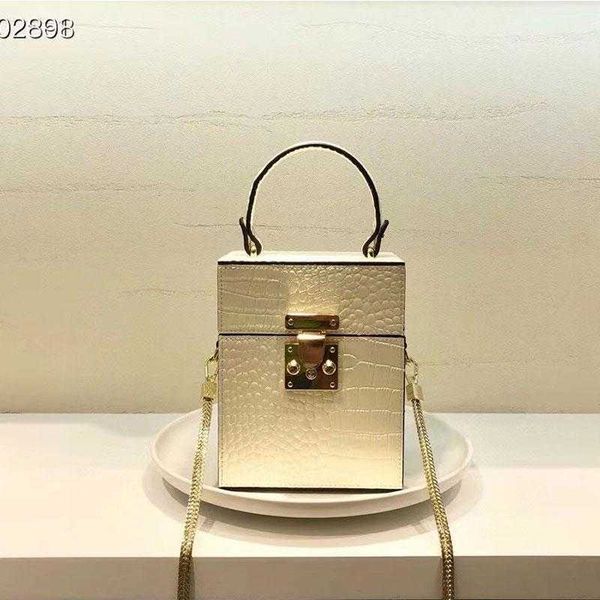 designer luxury bag shoulder bags fashion crocodile grain leather party bag summer ladies mobile phone chain women's leather handbag
designer luxury bag shoulder bags fashion crocodile grain leather party bag summer ladies mobile phone chain women's leather handbag