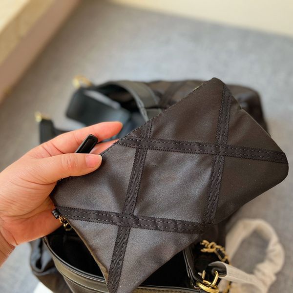 2022classic nylon shopping bags vintage totes gold metal hardware matelasse chain crossbody shoulder pocket large capacity lugga
2022classic nylon shopping bags vintage totes gold metal hardware matelasse chain crossbody shoulder pocket large capacity lugga