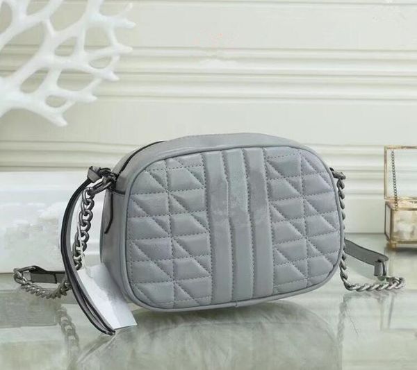 classic designer fashion bag, gold hardware, multiple colors, door-to-door delivery, model 86
classic designer fashion bag, gold hardware, multiple colors, door-to-door delivery, model 86